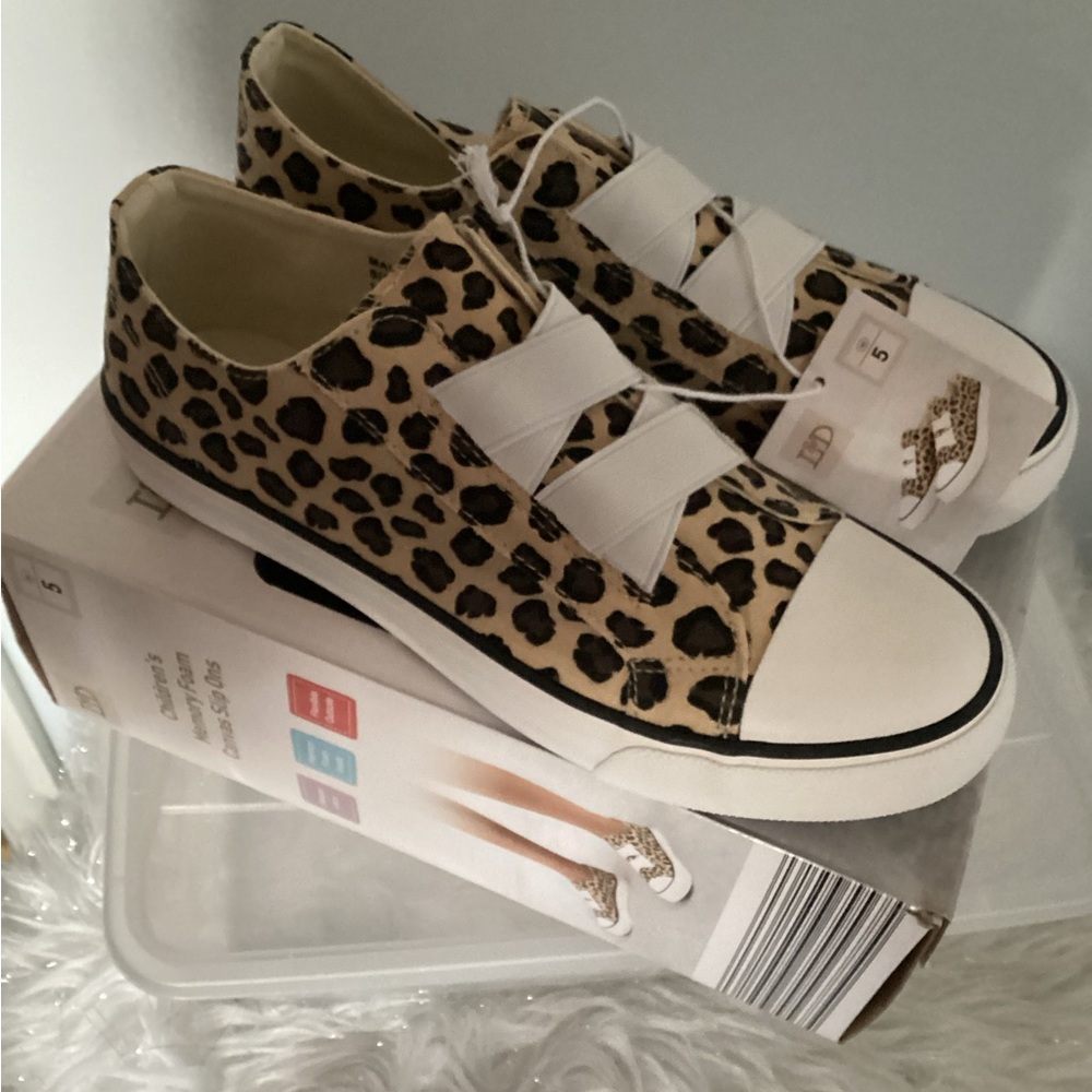 L & D Children’s Memory Foam canvas slip ons size 5